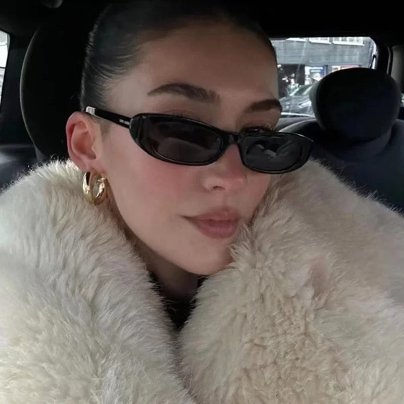 Street Fashion Shoot - Yeni Retro Oval Çerçeveli Güneş Gözlüğü
